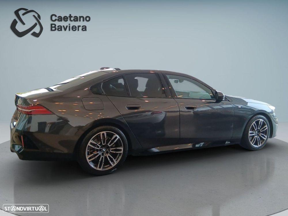 BMW 520 d Pack Desportivo M - 4
