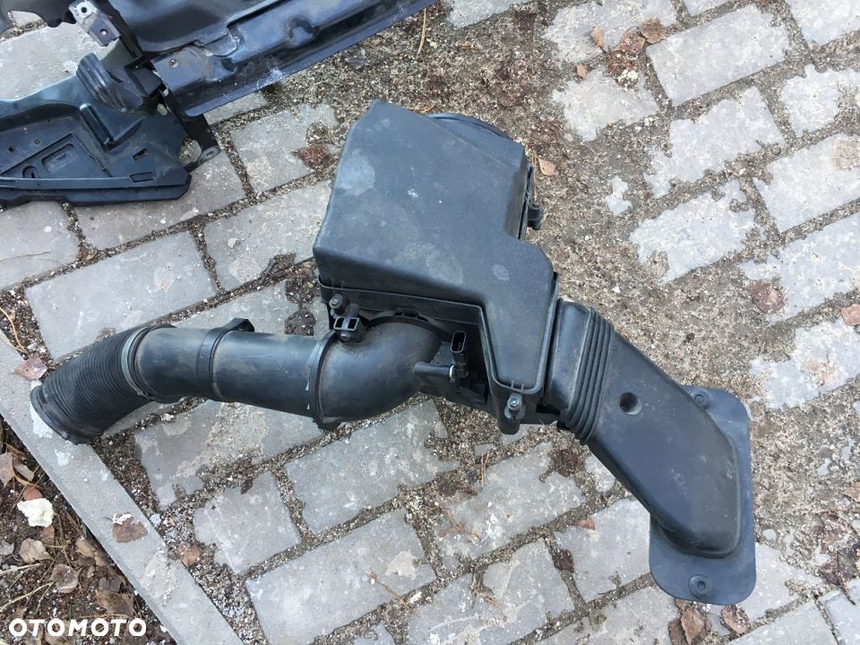 obudowa filtra powietrza volvo v50 s40 lift 2.0 d - 1