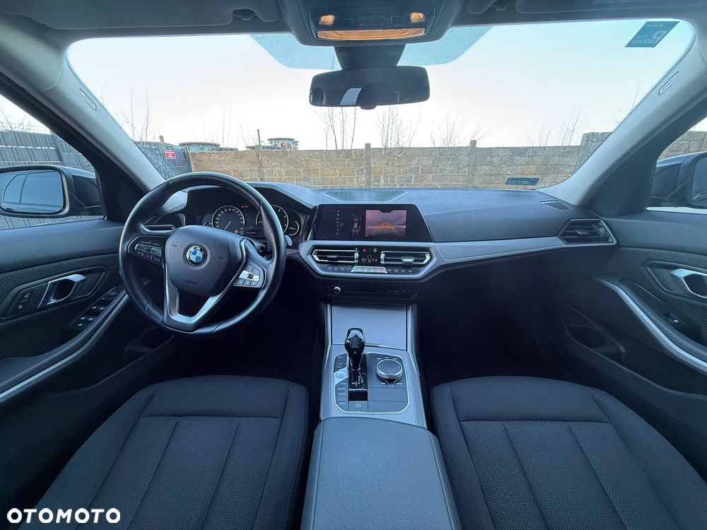 BMW Seria 3 320d xDrive Edition Luxury Line Purity - 12