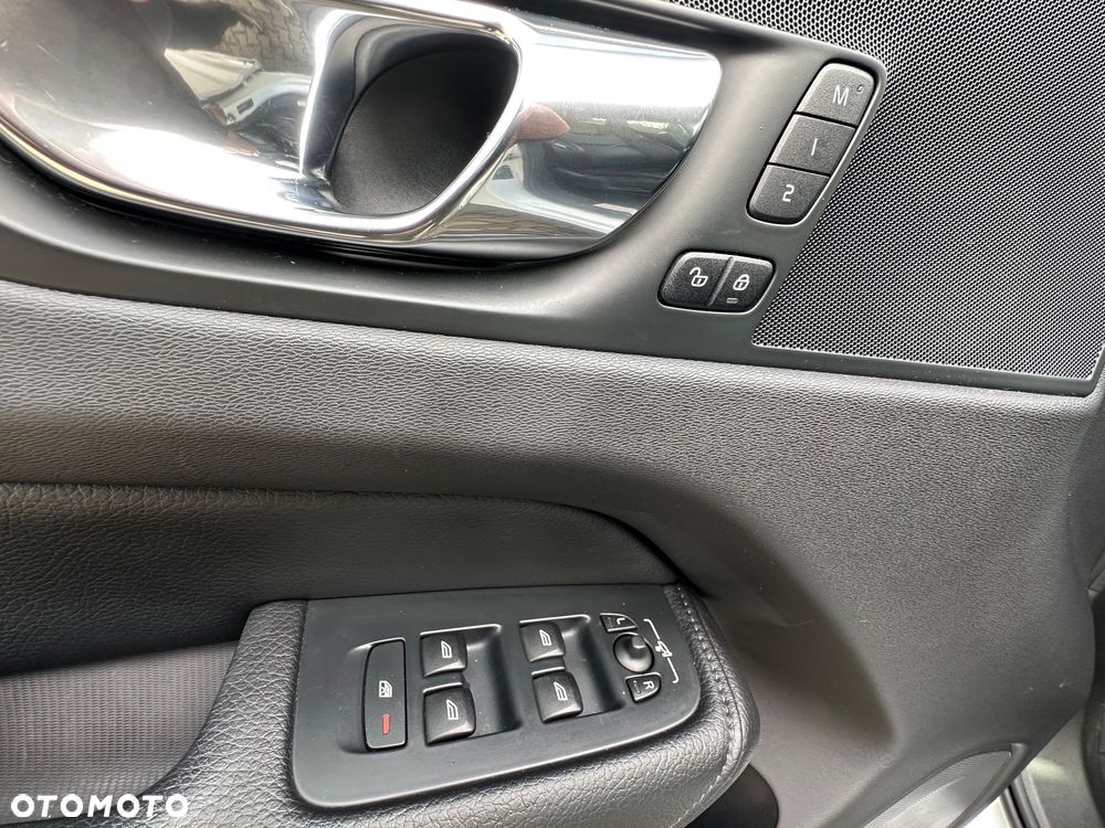 Volvo XC 60 D5 AWD Geartronic Inscription - 30