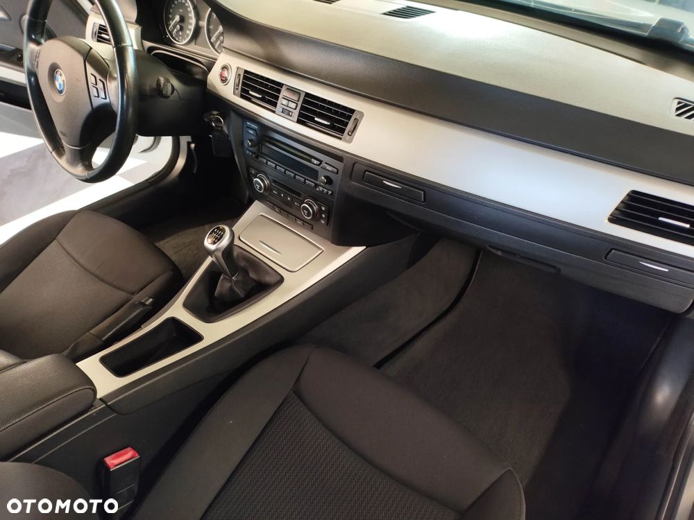 BMW Seria 3 318i - 13