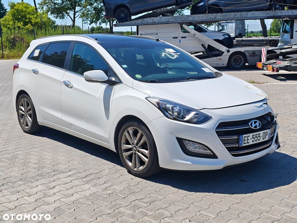 Hyundai i30 1.6 CRDi Fifa World Cup Edition - 1