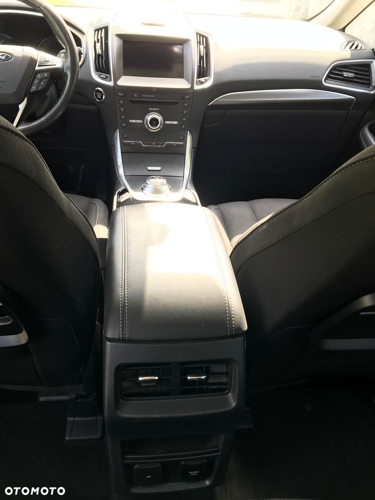 Ford S-Max - 13