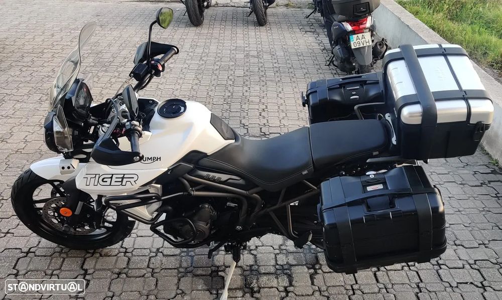 Triumph Tiger 800 XRX - 4