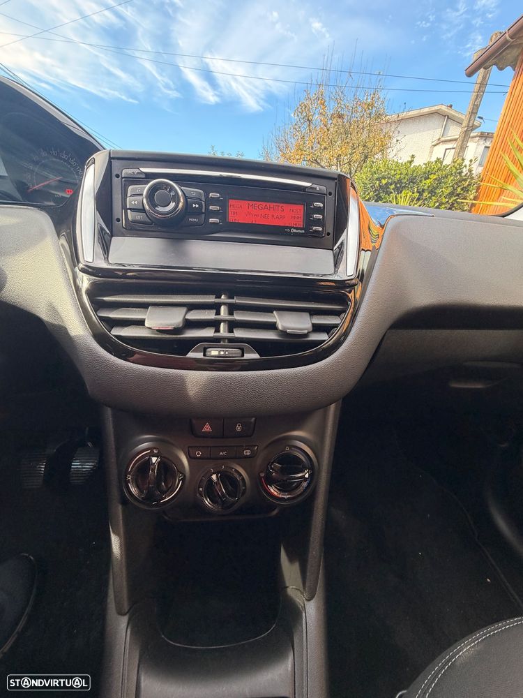 Peugeot 208 1.2 VTi SE Style - 25