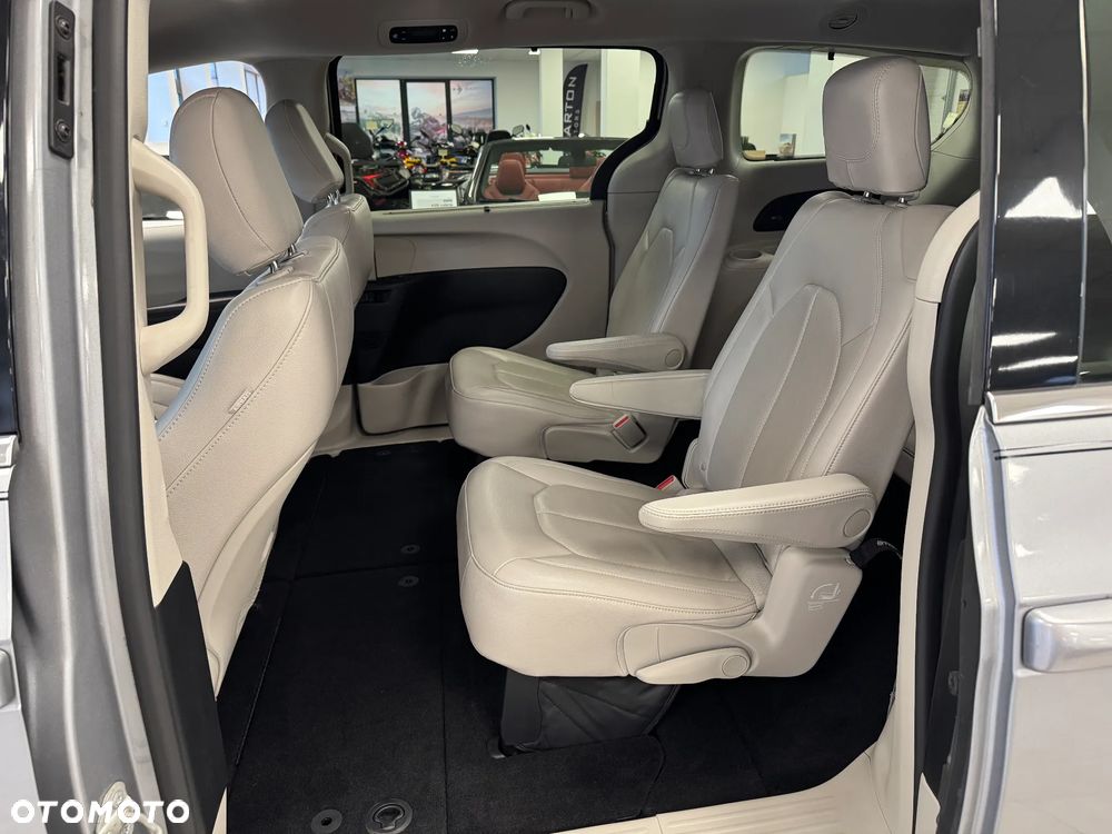 Chrysler Pacifica - 6