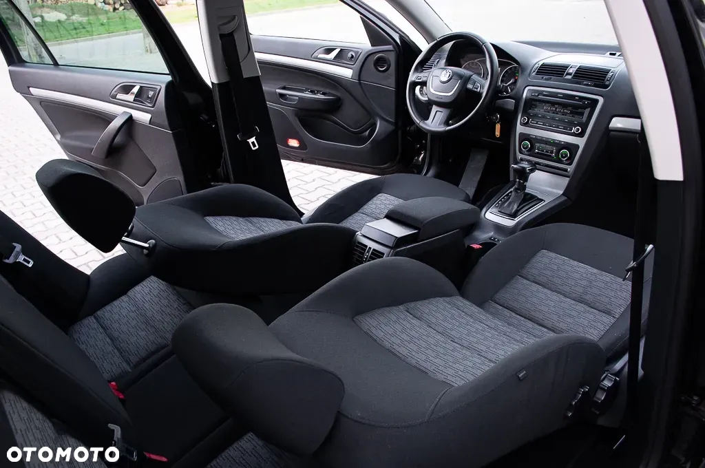 Skoda Octavia Combi 2.0 TDI DPF DSG Ambition - 21