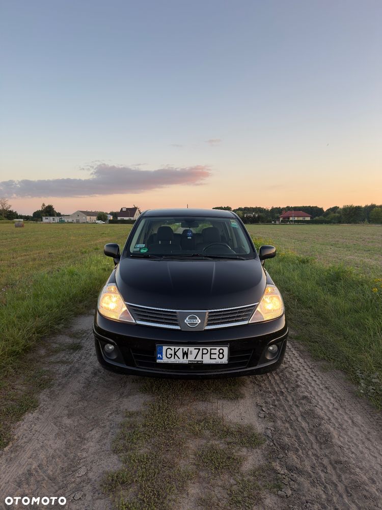 Nissan Tiida - 4