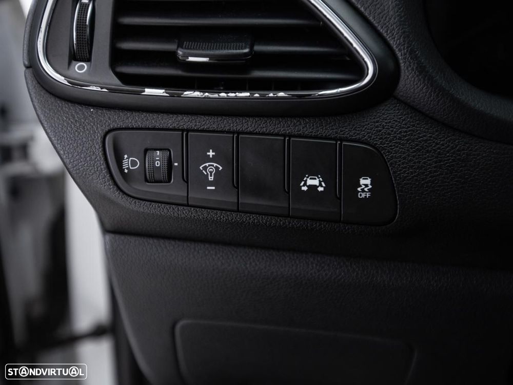 Hyundai i30 SW - 14