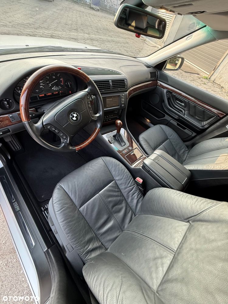 BMW Seria 7 740i - 18