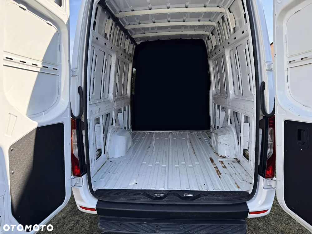 Mercedes-Benz Sprinter - 20