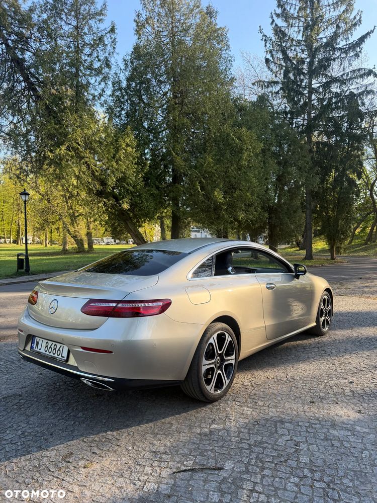 Mercedes-Benz Klasa E 200 4-Matic 9G-TRONIC - 14