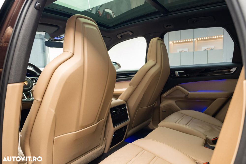 Porsche Cayenne - 12
