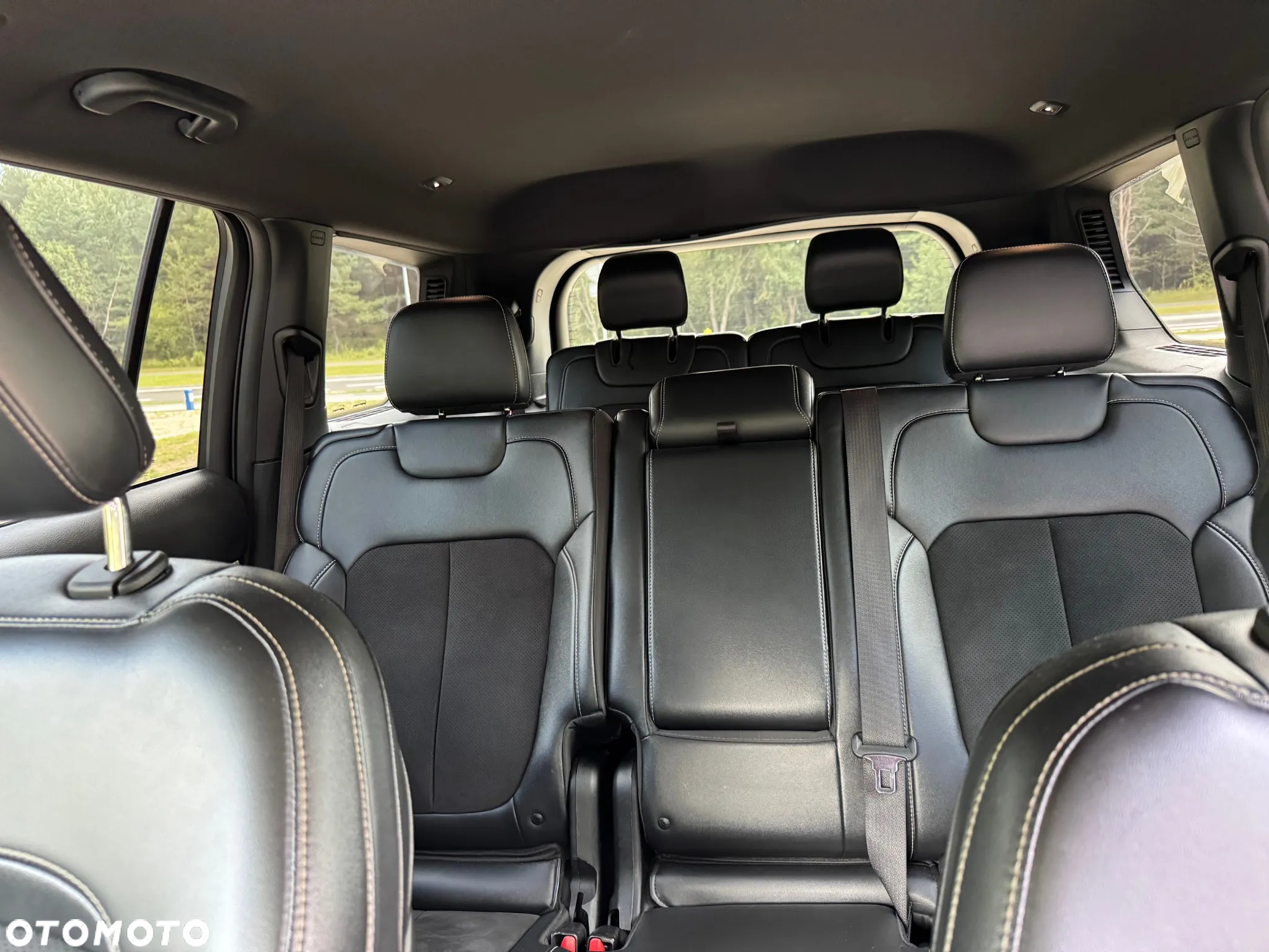 Jeep Grand Cherokee - 30