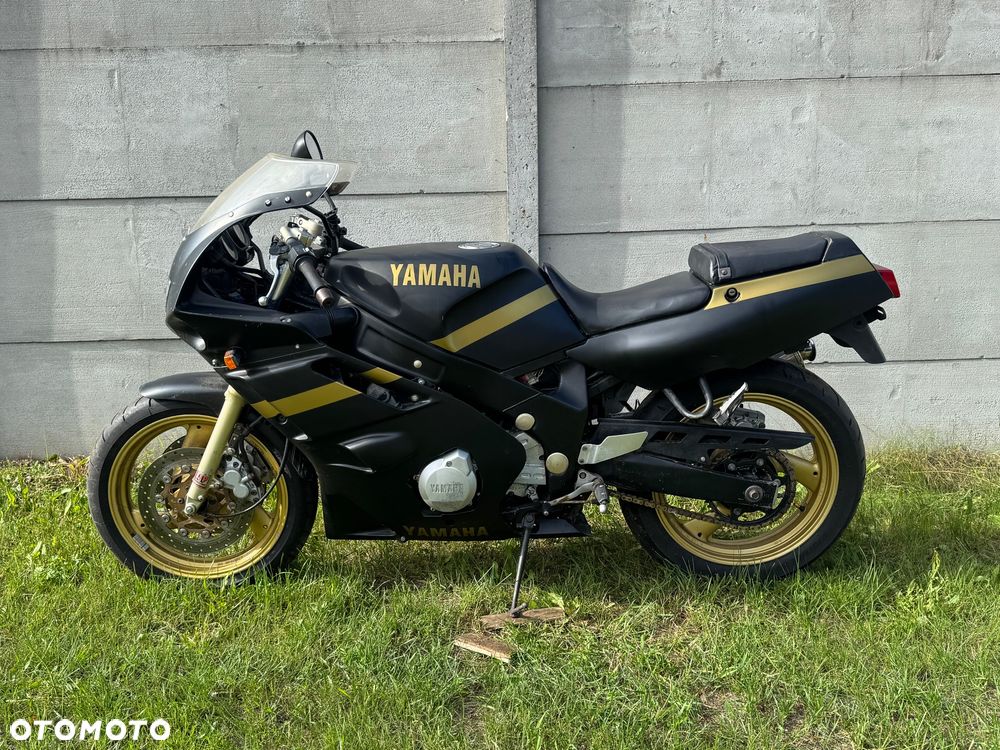 Yamaha FZR - 9