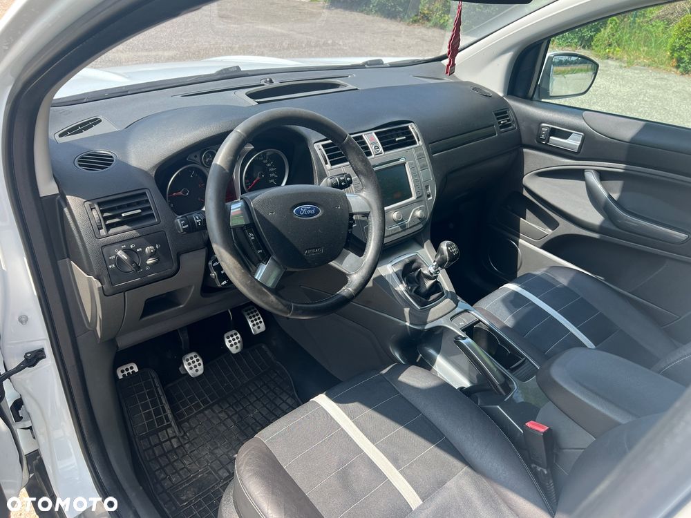 Ford Kuga 2.0 TDCi 2x4 Titanium - 34