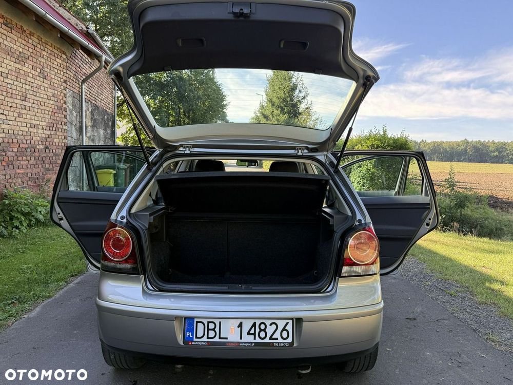 Volkswagen Polo 1.4 16V Comfortline - 18