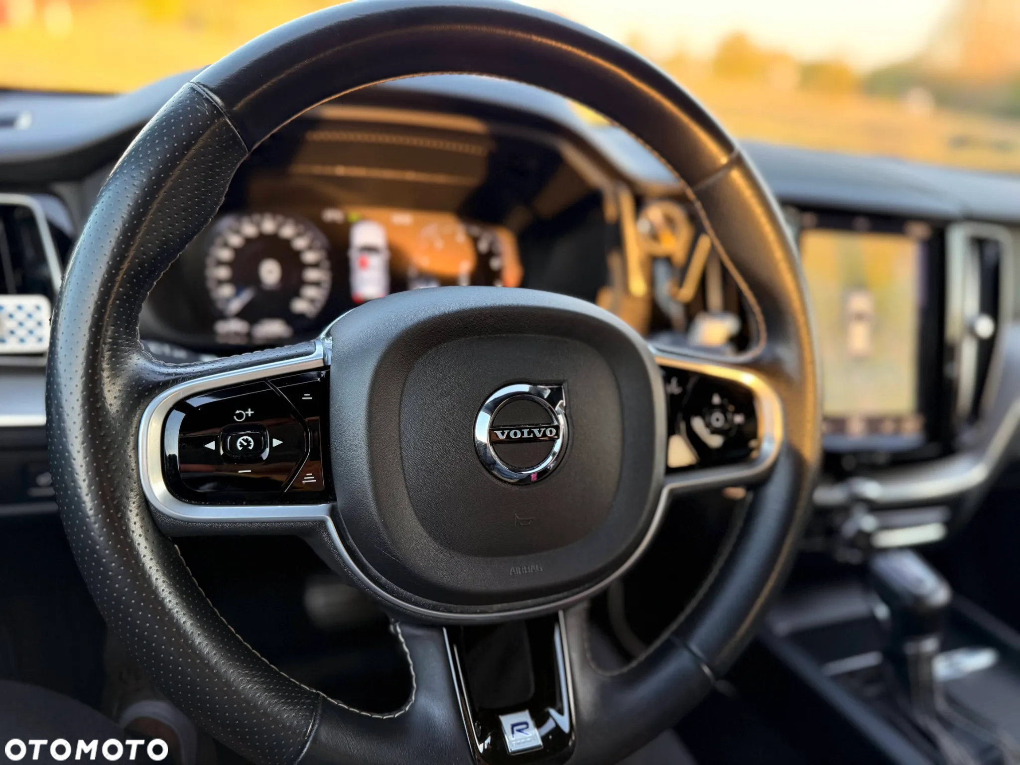 Volvo XC 60 T6 AWD R-Design - 31