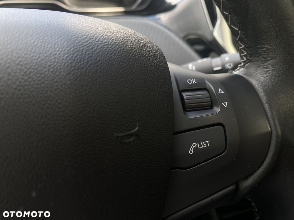 Peugeot 2008 1.2 Pure Tech GPF Allure S&S - 15