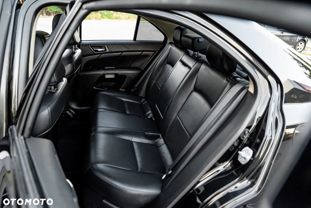 Suzuki Kizashi 2.4 4x4 CVT Sport - 32