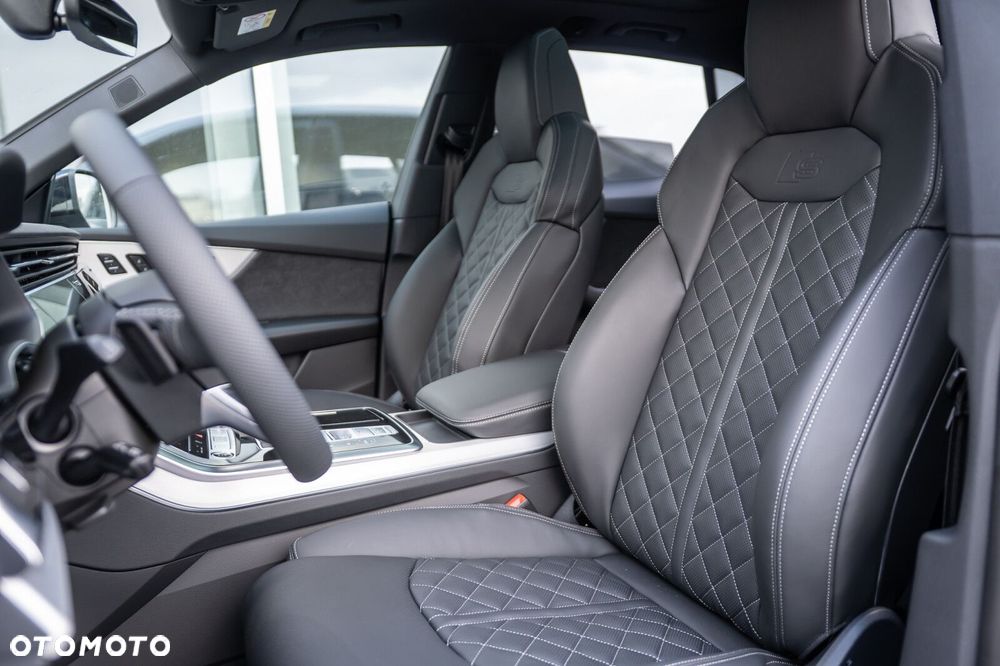 Audi Q8 - 12