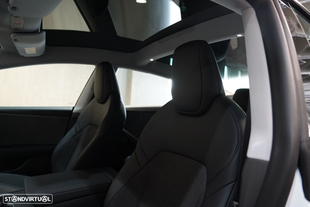 Tesla Model 3 - 25