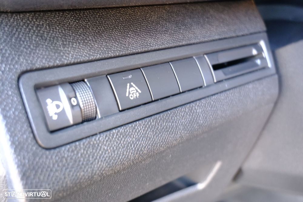 Peugeot 5008 1.2 PureTech Allure EAT8 - 43