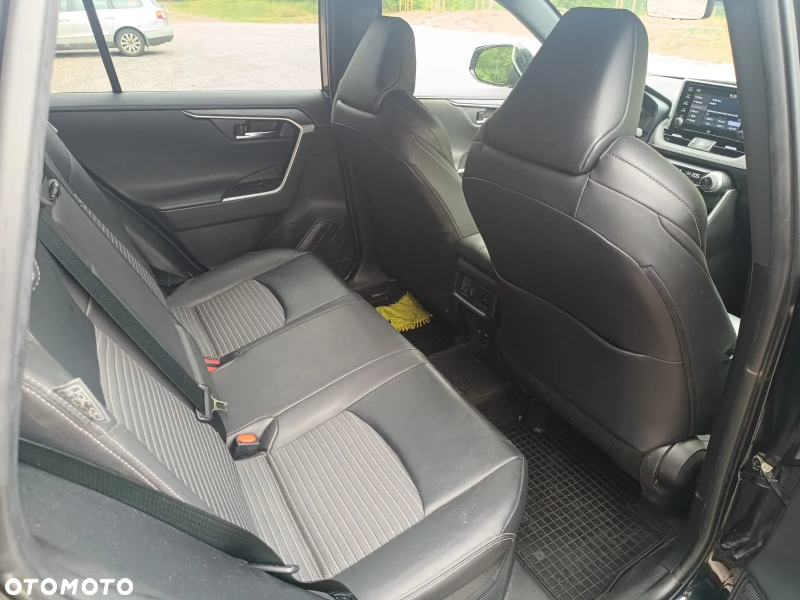 Toyota RAV4 2.5 Hybrid Black Edition by JBL 4x4 - 29