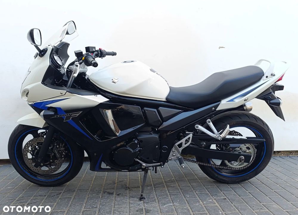 Suzuki GSX - 4