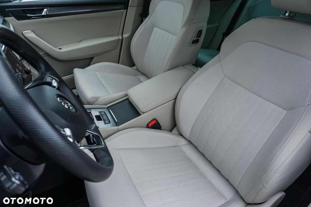 Skoda Superb 2.0 TDI SCR Style DSG - 9