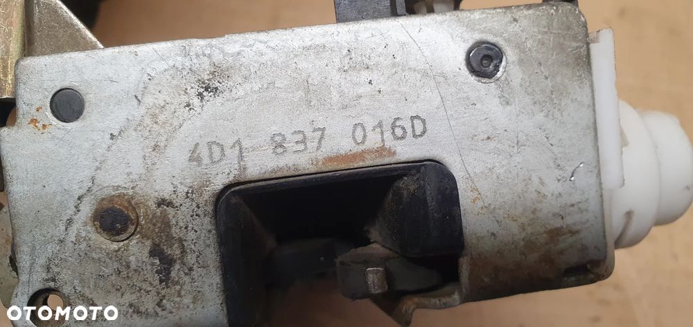 Zamek prawy przód Audi A4 B5 4D1837016D - 4