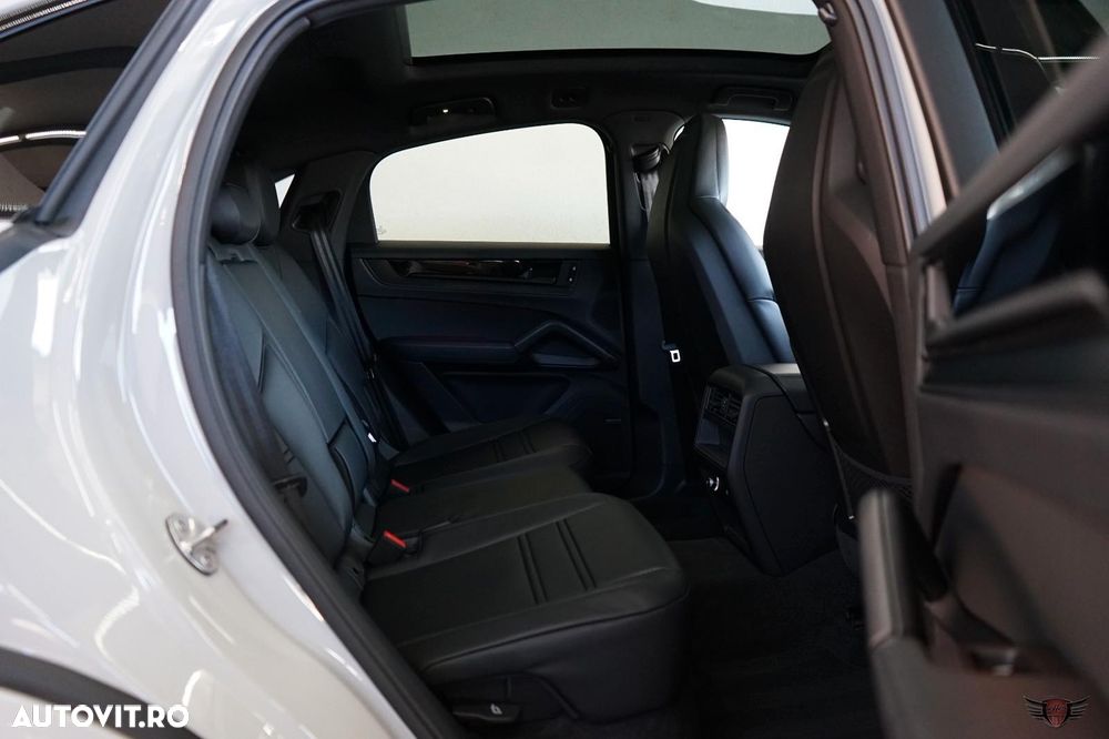 Porsche Cayenne E-Hybrid Tiptronic S Black Edition - 26