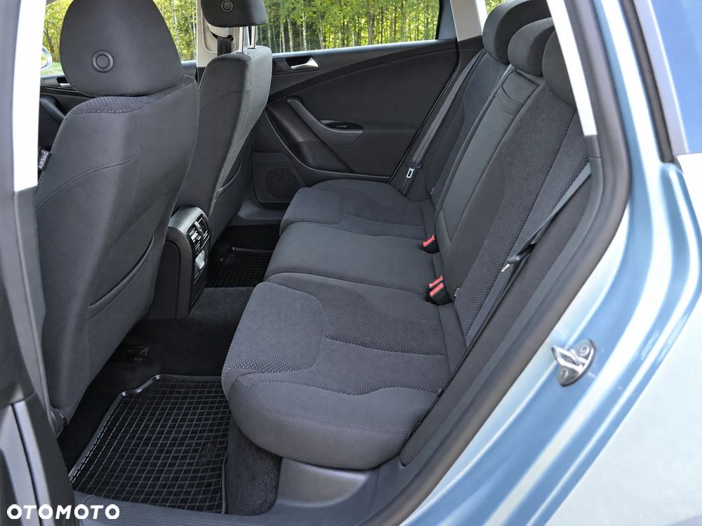 Volkswagen Passat 2.0 TDI DPF BlueMotion Technology Comfortline - 25