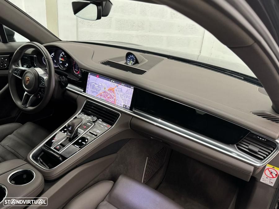 Porsche Panamera 4 E-Hybrid - 44