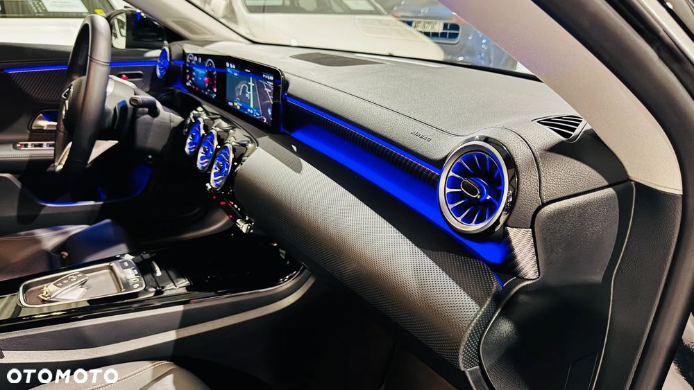 Mercedes-Benz CLA 180 Progressive 7G-DCT - 31