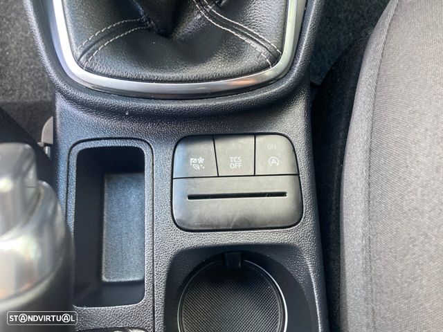 Ford Fiesta 1.0 EcoBoost Hybrid S&S TITANIUM - 25