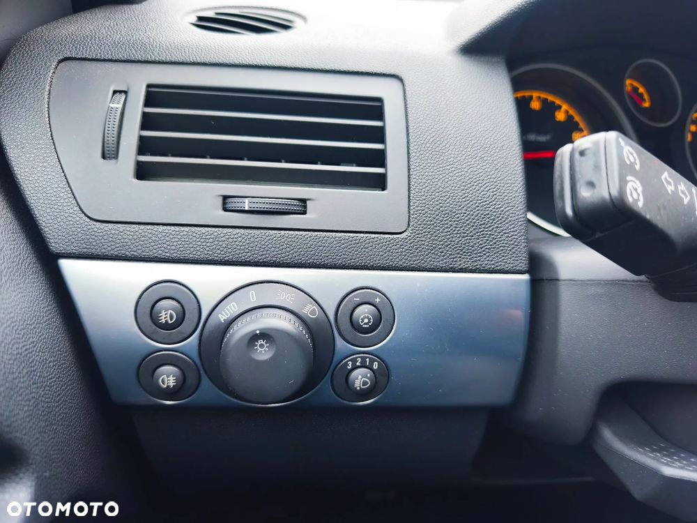 Opel Astra TwinTop 1.8 Cosmo - 17