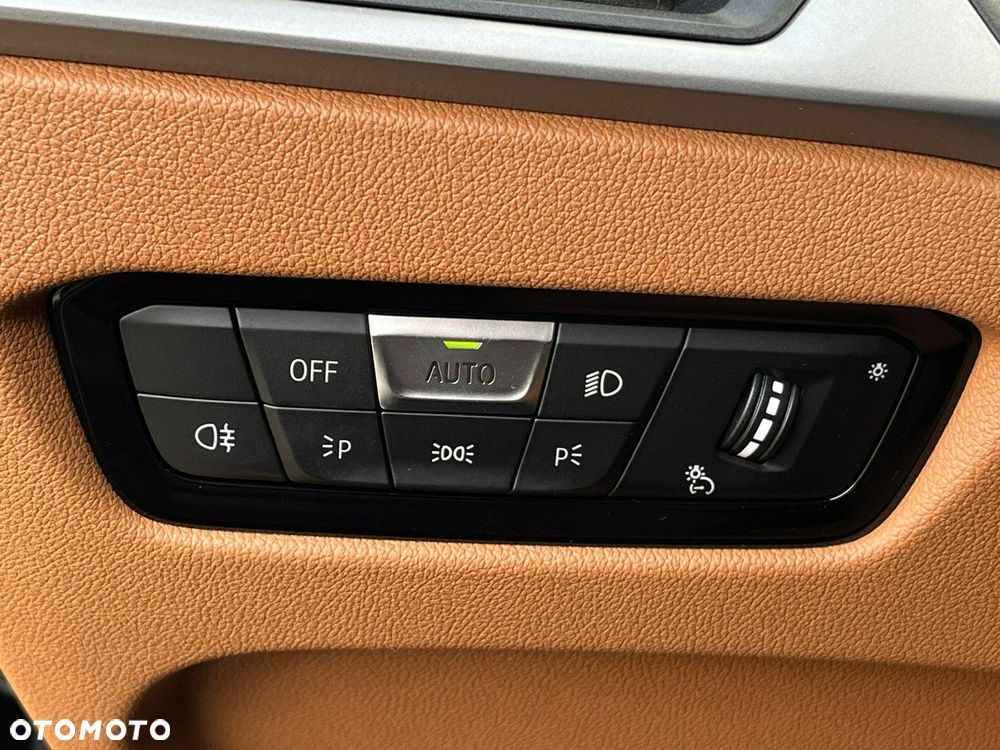 BMW Seria 3 330e xDrive Sport Line - 37