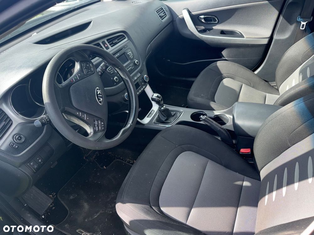 Kia Ceed 1.6 CRDi 128 Fifa World Cup Edition - 11