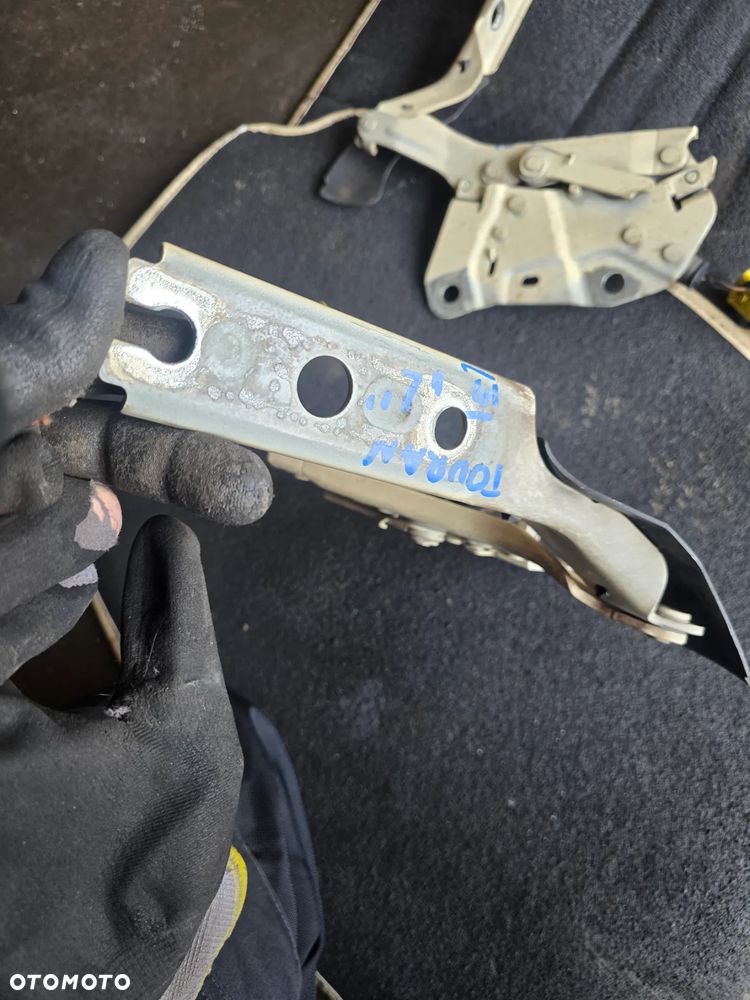 Zawiasy maski z nabojami touran III   5TA - 2