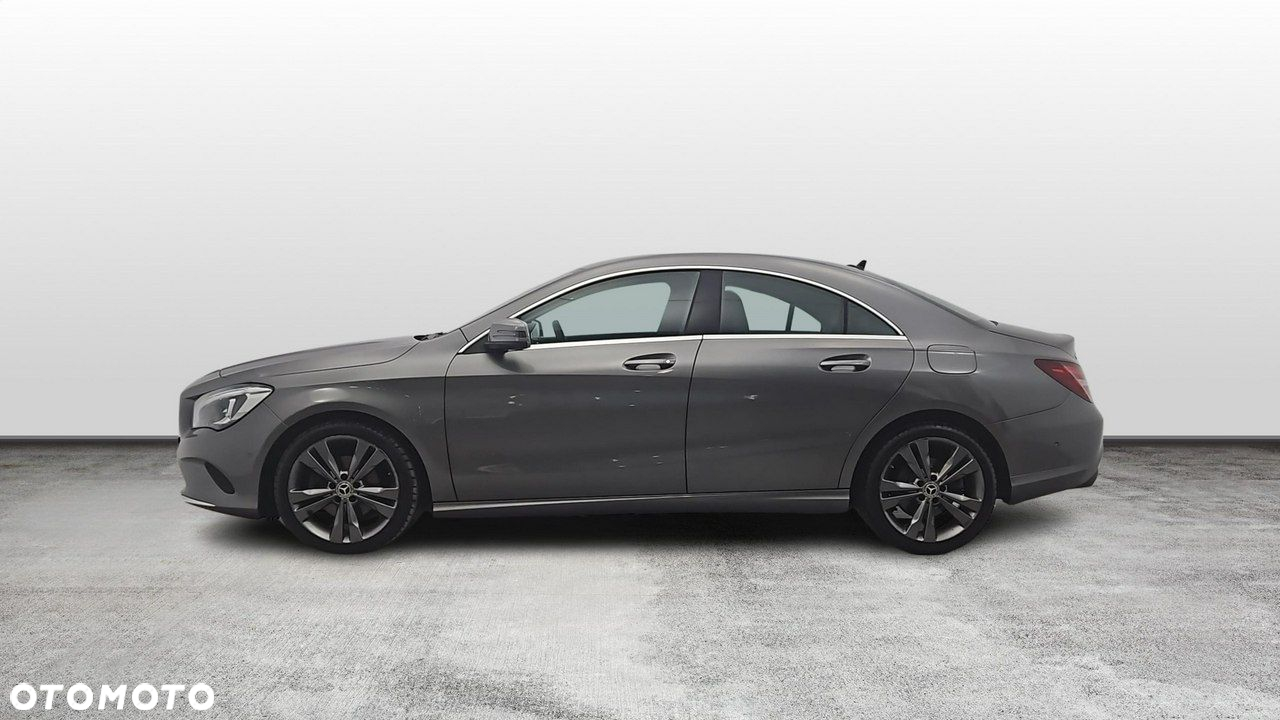 Mercedes-Benz CLA 180 7G-DCT Urban - 2