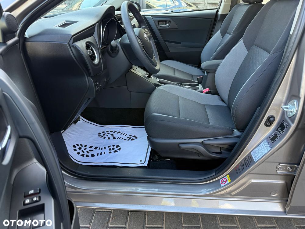 Toyota Auris - 12