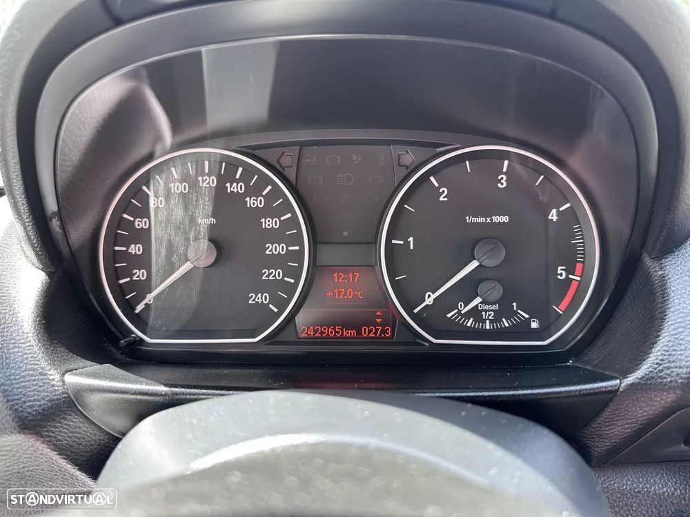 BMW 120 d Limited Edition Lifestyle c/ M Sport Pack - 34