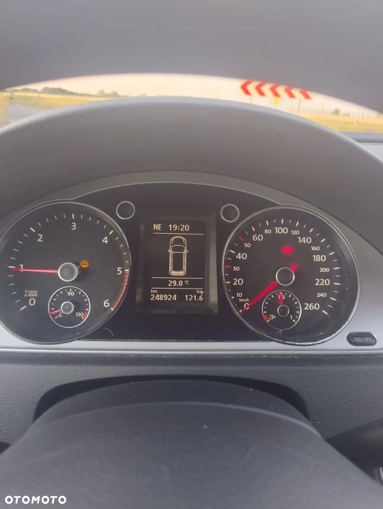 Volkswagen Passat 1.6 TDI Comfortline - 8