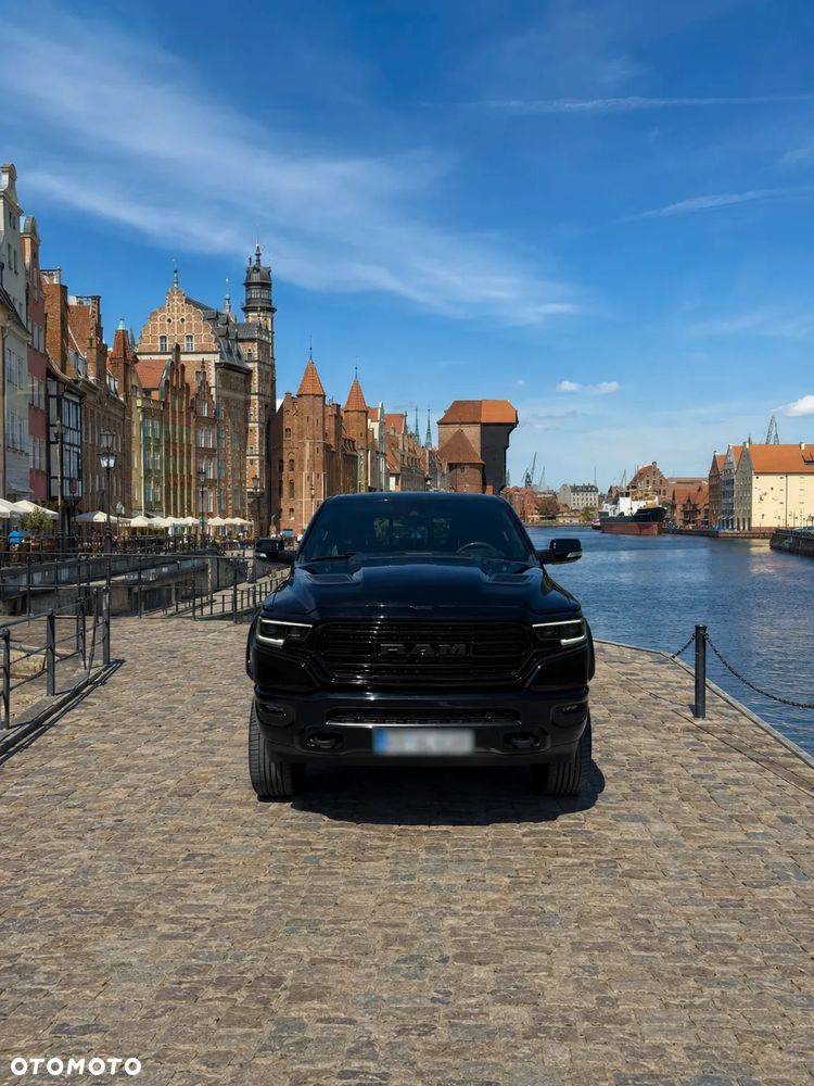 RAM 1500 5.7 Crew Cab Shortbed Limited Black - 5