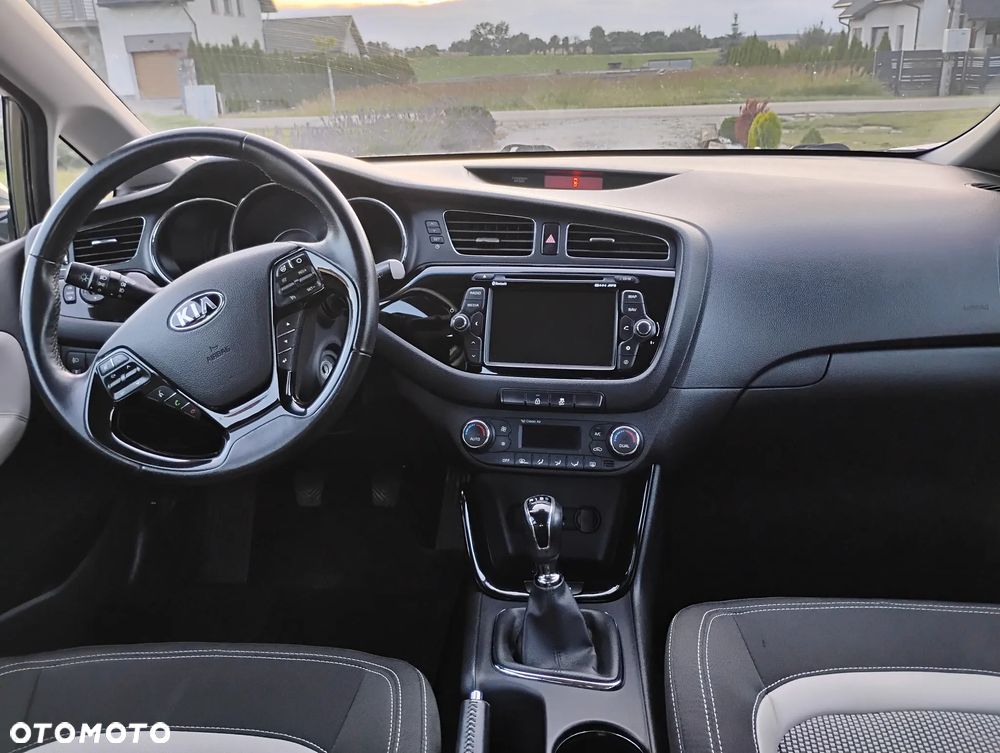 Kia Ceed 1.6 GDI Dream Team Edition - 15