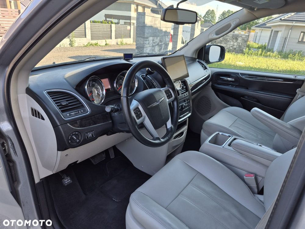 Chrysler Town & Country 3.6 Touring - 16