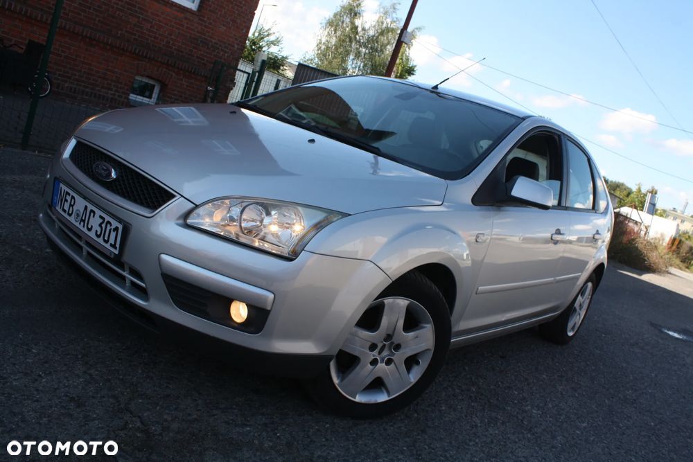 Ford Focus 1.6 16V Ghia - 9