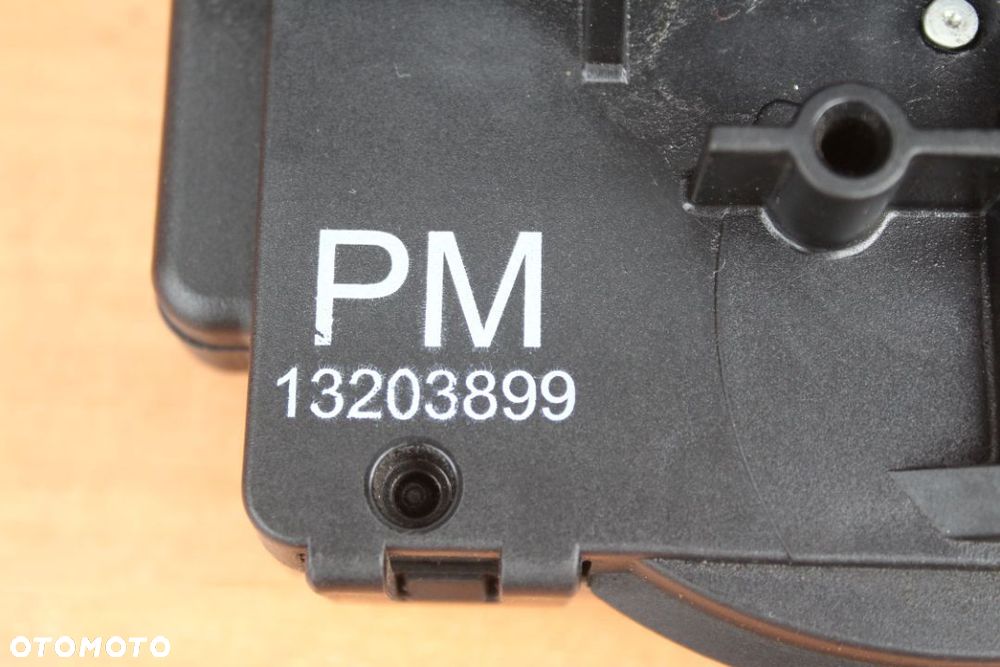 ZAMEK DRZWI LEWYCH PRZEDNICH OPEL MERIVA A 13203899 PM EUROPA - 2