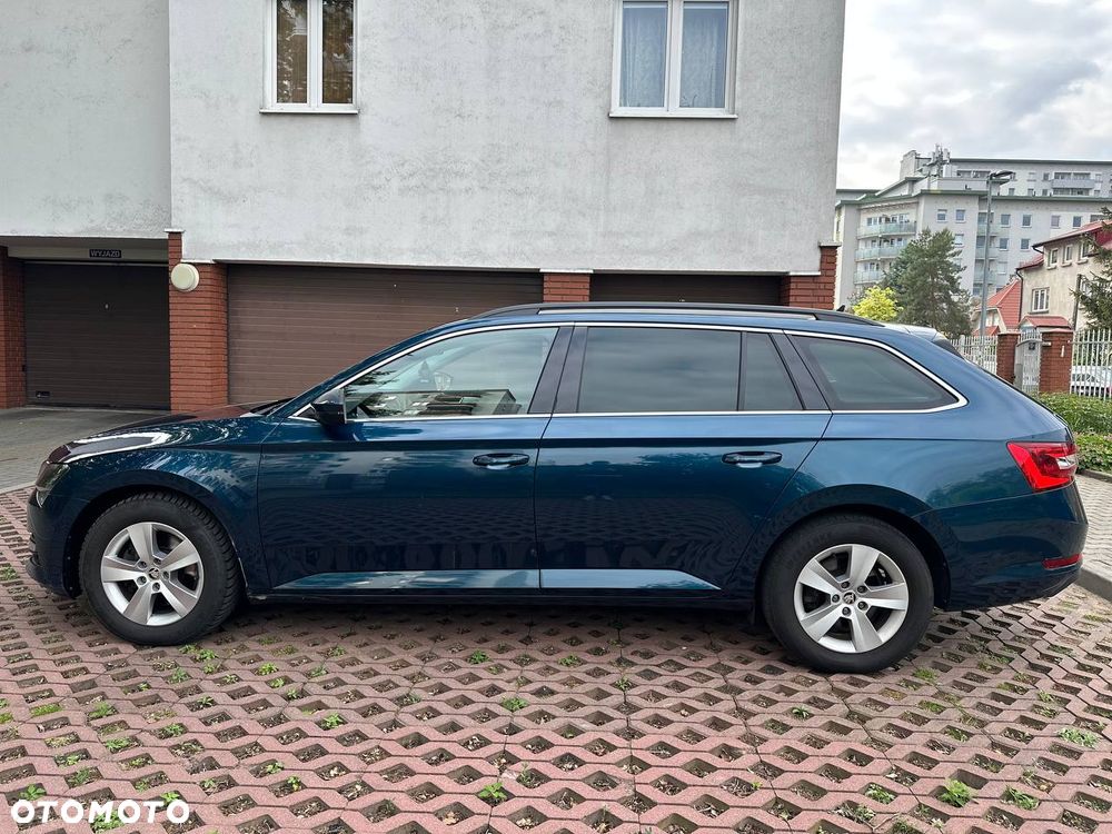 Skoda Superb 2.0 TDI DSG Ambition - 4